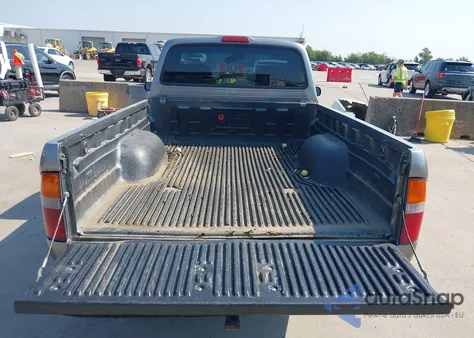 2000 Toyota Tacoma z USA, uszkodzony, nr VIN 4TANL42N1YZ662556